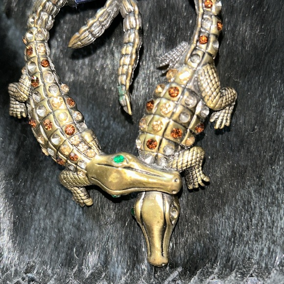 BEAUTIFUL GENUINE LEATHER WITH FAUX ALLIGATOR /COWHIDE . Has brass alligator - Picture 2 of 8